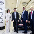 Stephanie Ernst MMBA. MSc, Geschäftsführerin RAINER Gruppe, Cédric Borremans,
Geschäftsführer Toyota Austria, Maximilian Lemberger und KommR Prof. Burkhard W. R. Ernst,
Geschäftsführer RAINER Gruppe beim offiziellen Startschuss für die neue Partnerschaft zwischen
RAINER und Toyota im umgestalteten RAINER Megastore.