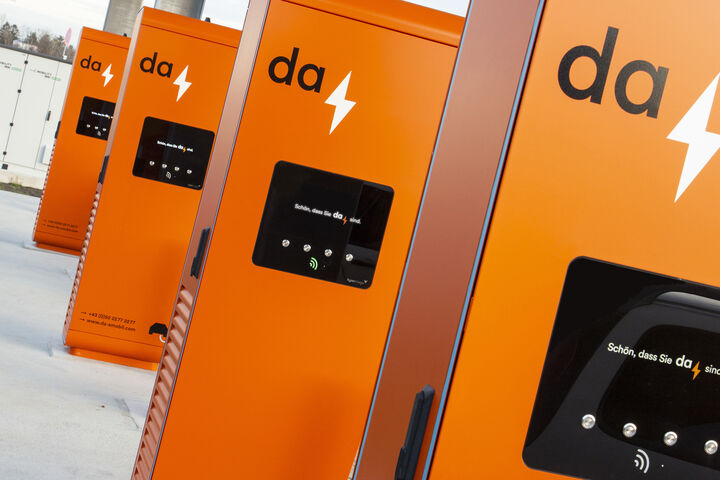 Das System ermöglicht die Abrechnung sowie Verwaltung von Ladevorgängen für elektrische Firmenflotten.