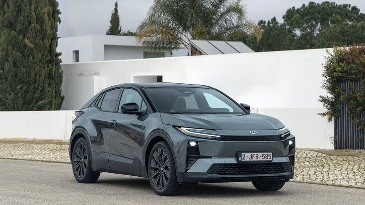 Schnittig, leistungsstark und praktisch, so geht der Toyota C-HR+ an den Start.