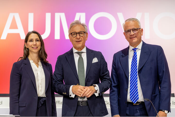 Die AUMOVIO-Geschäfsführung hat klare Ziele für 2026: Bereinigter Konzernumsatz 17–18,5 Mrd. Euro, bereinigte EBIT-Marge 3,5– 5,0 Prozent, normalisierter Free Cashflow 500–800 Mio. Euro.