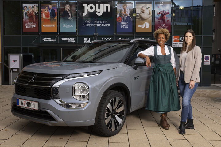 Arabella Kiesbauer, „Bauer sucht Frau“-Moderatorin und Stefanie Schügerl, Marketing- und PR-Spezialistin Mitsubishi Motors Österreich