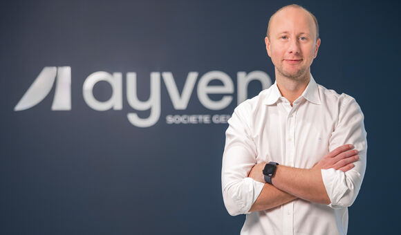 „Wir sehen bereits heute, dass viele Unternehmensflotten deutlich höhere BEV-Anteile aufweisen als der Gesamtmarkt", sagt Mag. Lorenz Loidl, Commercial Director Ayvens Austria.