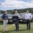 Georg Staudinger, Country Manager von XPENG Österreich; Thomas Tebbich, Geschäftsführer SK Sturm Graz; René Pardon, Geschäftsführer Vogl+Co