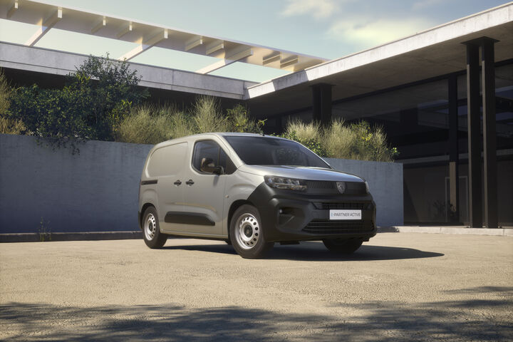 Zum Jubiläum schickt Peugeot den Partner Active an den Start.