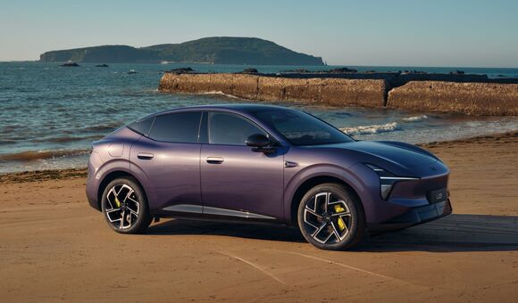 Der XPENG L03 verfügt über sieben Airbags. Das Sicherheitssystem namens „XPILOT“ bündelt mindestens elektronische 13 Fahrhelfer.